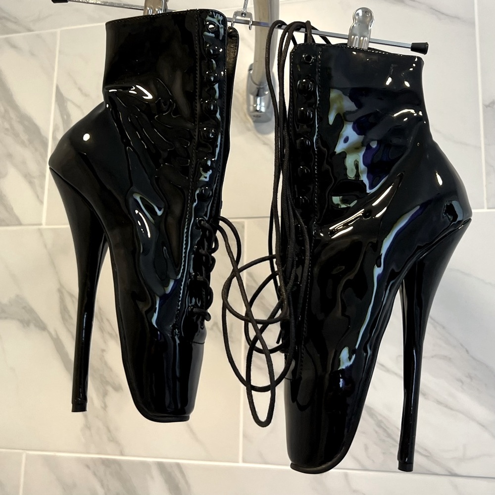 Devious Pleaser Ballet Boots